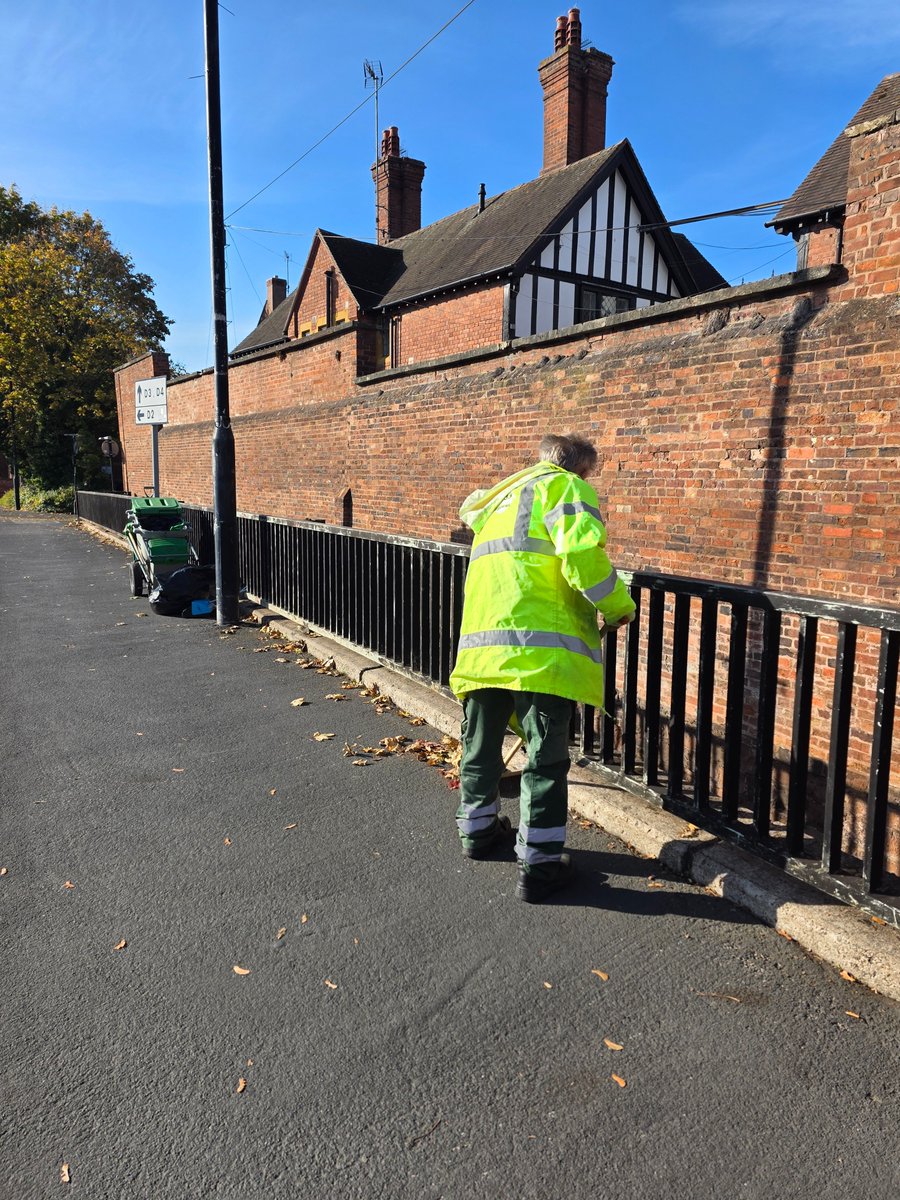 A big thank you to <a href="/myworcester/">Worcester City Council</a> <a href="/davidblakeworc/">David Blake FRSA</a> for cleaning up the Medieval City Wall. If you find damage to the historic environment, graffiti, or even something you think needs reporting, please follow the link below. <a href="/worcesternews/">Worcester News</a> #WorcestershireHour
worcester.gov.uk/report-it