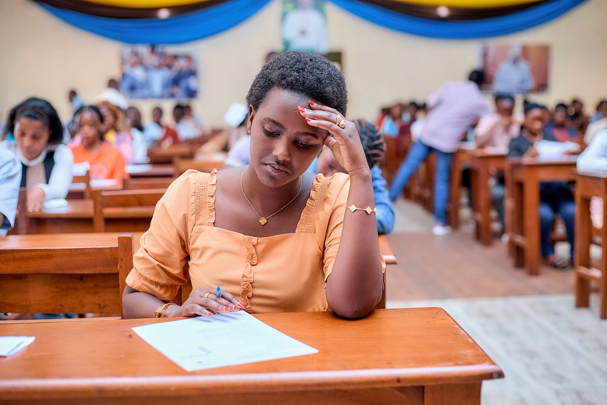 🎓 Près de 200 candidats ont pris part au concours d’admission à l’ <a href="/UCS_Goma/">UCS-Goma</a>, conformément à l’instruction académique destinée aux étudiants ayant obtenu moins de 60% à l’Exetat.
Un test déroulé dans le calme et la discipline 👏

#UCSGoma #ConcoursAdmission #Éducation #NordKivu