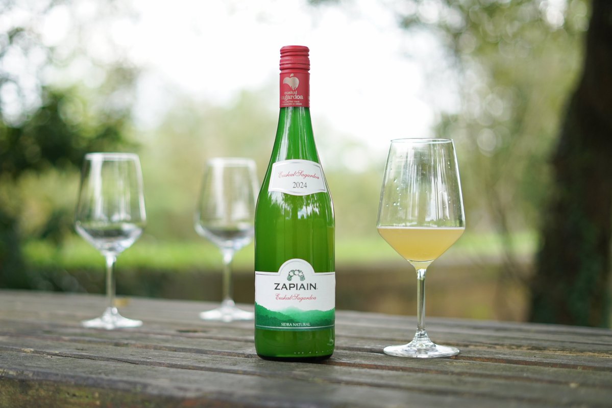 Euskal Sagardoa. 🍎
#zapiainsagardoa #zapiain #sagardoa #euskalsagardoa #sidra #cider #cidre #ciderlover #realcider #euskadi #Basque #basquecider #basquecountry #sidranatural #sidravasca #uzta #cosecha #harvest #txotx #sagarrak #manzanas #apples #sagaruzta #récolte #recolte
