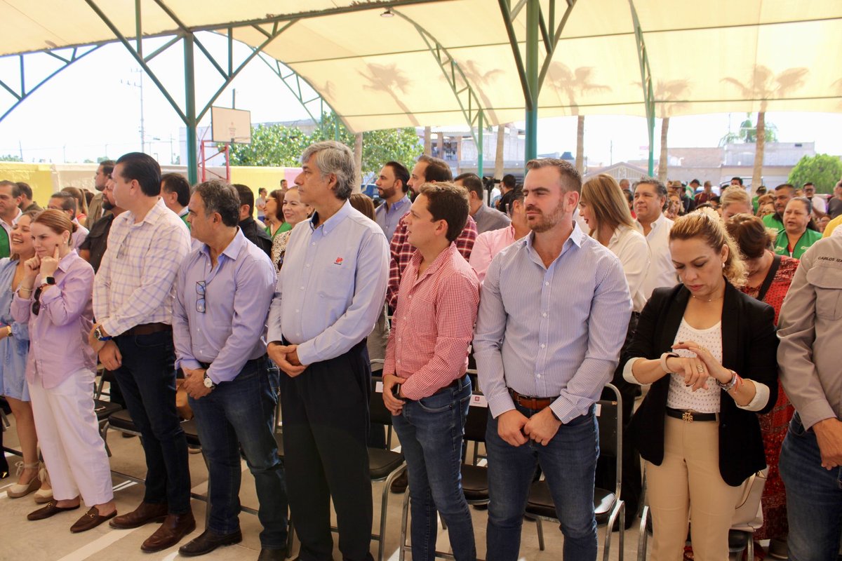canaco_torreon's tweet photo. 👉🏼 En representancion del Ing. Fidel Villanueva, asistió esta mañana a la entrega de la rehabilitación de la Plaza Pública en la Colonia la Merced el Lic. Elías Pérez, Vicepresidente de Turismo de nuestra institución.
#CANACOTorreon https://t.co/pxqUf8a29h