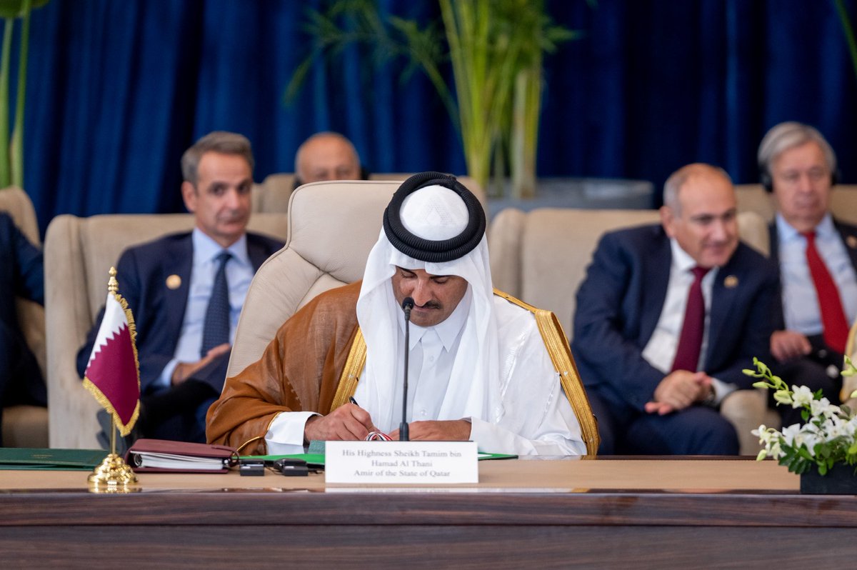 TamimBinHamad's tweet image. سعداء بما أسفرت عنه قمة شرم الشيخ للسلام من نتائج إيجابية، ونأمل أن تكون منطلقاً لمزيد من التوافقات المستقبلية التي تلبي آمال الأشقاء في قطاع غزة، وتُسهم في التوصل إلى حل شامل وعادل ومستدام للقضية الفلسطينية، متطلعين إلى التزام كافة الأطراف بما تحقق من تفاهم مشترك لما فيه الخير…