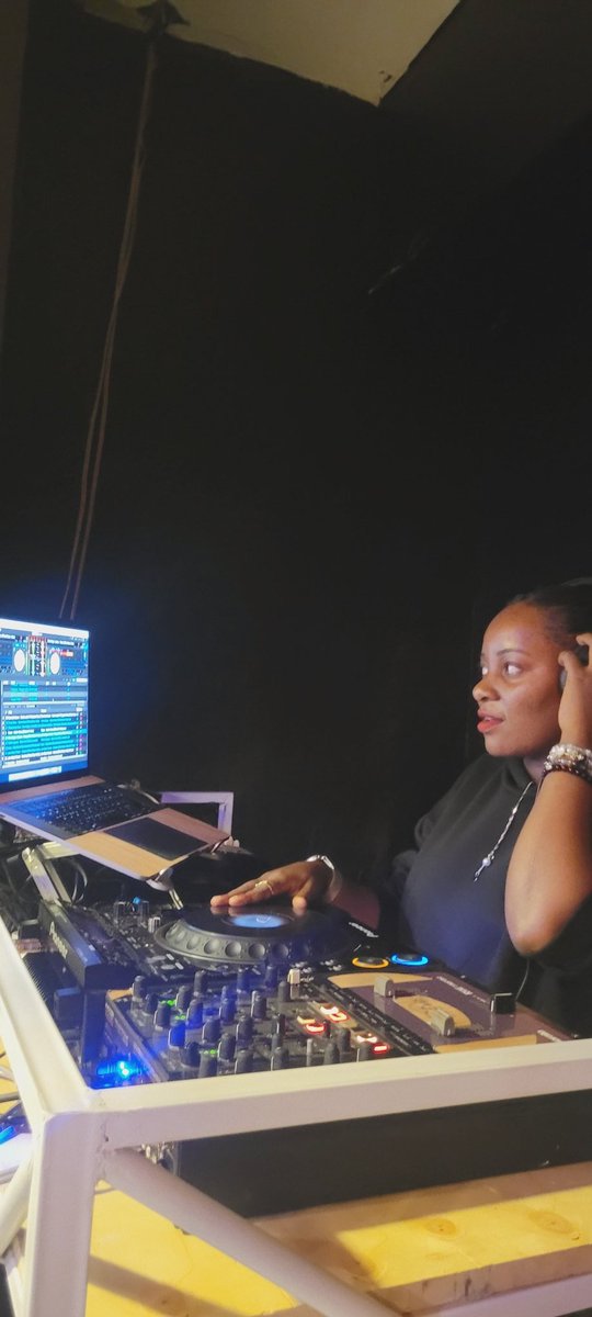 DjNali_'s tweet image. 👊🏾👊🏾👊🏾🇺🇬
I am DJ Nali