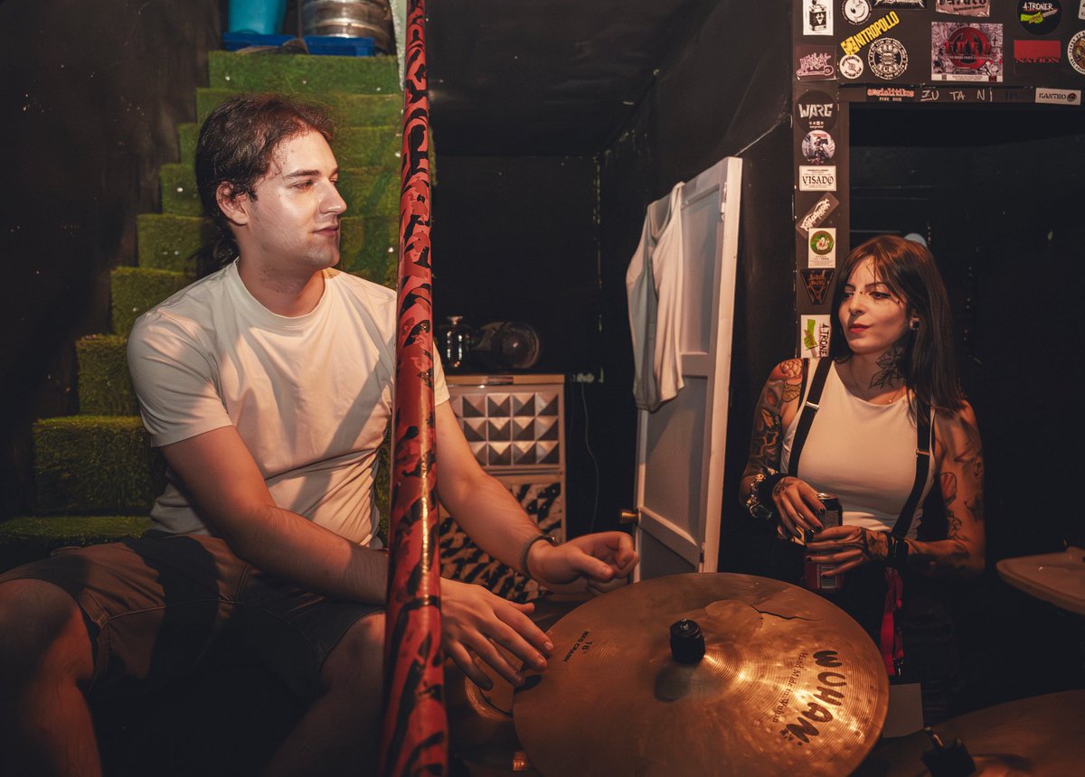 Backstage moments… 📸 Álvaro Carrier