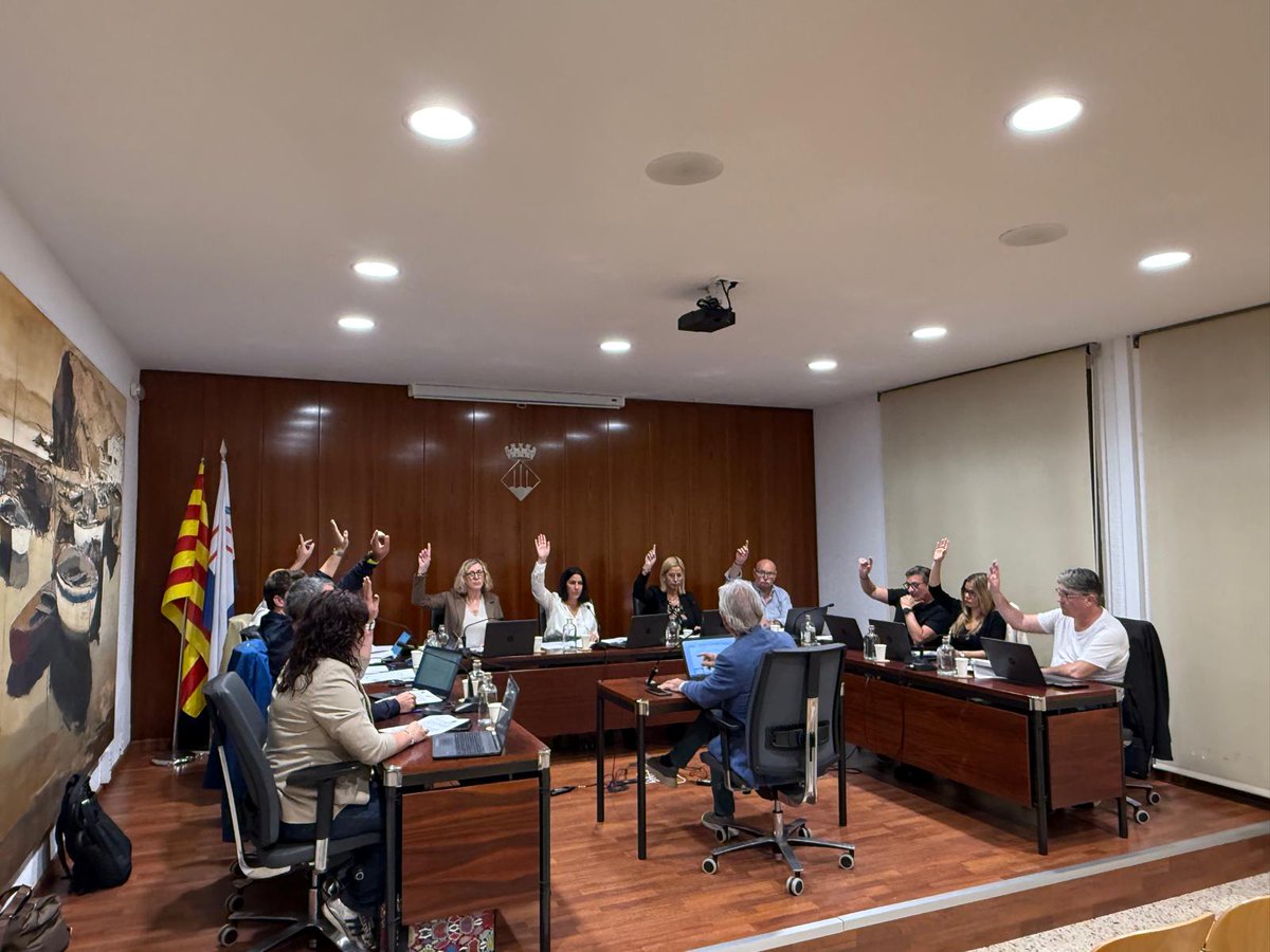. En el ple celebrat el 13 d'octubre del 2025 Llançà s'ha declarat municipi lliure de Matrimonis Forçats amb els vots favorables de tots els grups amb representació al consistori: Junts i CP-PSC en el govern i ERC i Alternativa per Llançà (AxL) a l'oposició. 
A més d'aprovar