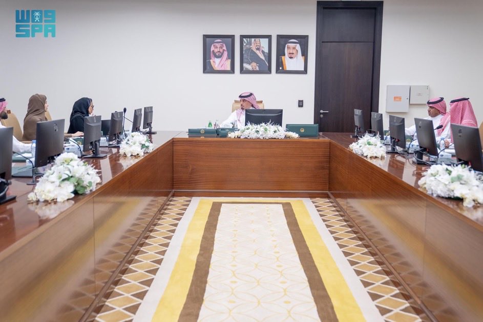 dir_press's tweet image. اجتمع صاحب السمو الأمير /
فهد بن سعد بن عبدالله بن تركي 
محافظ #الدرعية بمقر المحافظة اليوم، 
مع عددٍ من المسؤولين بهيئة تطوير بوابة الدرعية. @DGDA_SA 
 واطلع سموه خلال الاجتماع على الأنشطة الترفيهية والبرامج الثقافية والفعاليات المصاحبة، التي ستُقَام خلال موسم الدرعية لهذا…