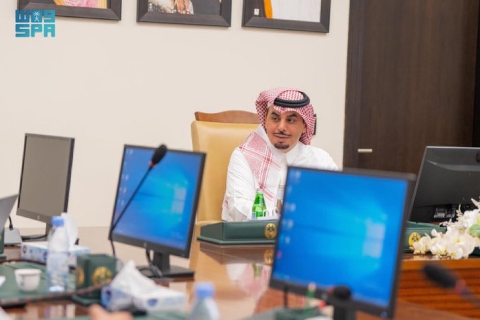 dir_press's tweet image. اجتمع صاحب السمو الأمير /
فهد بن سعد بن عبدالله بن تركي 
محافظ #الدرعية بمقر المحافظة اليوم، 
مع عددٍ من المسؤولين بهيئة تطوير بوابة الدرعية. @DGDA_SA 
 واطلع سموه خلال الاجتماع على الأنشطة الترفيهية والبرامج الثقافية والفعاليات المصاحبة، التي ستُقَام خلال موسم الدرعية لهذا…