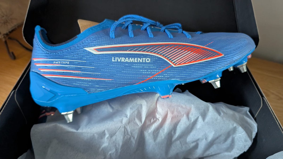 packagedbutton's tweet image. Another pair to add to the collection. Tino the absolute 🐐
Can't wait to see him back fit again, an absolute true baller &amp;amp; a gent.

#NUFC