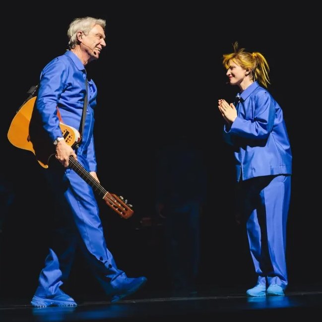 schumisnoopy's tweet image. i can't express how happy this duo makes me, hayley performing with one of her idols, they admire each other, they're both amazing artists, and i love them VERY MUCH!!!