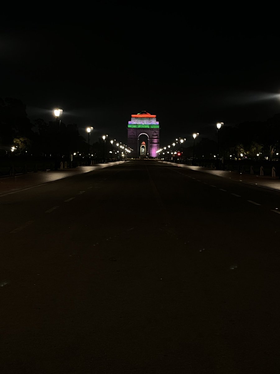 imabhi0012's tweet image. No traffic, just tricolour and timeless feels🥺