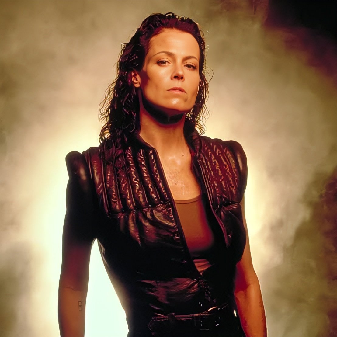 TheFrightClubNI's tweet image. Would YOU want Sigourney Weaver to return as Ripley in a future ALIEN film? 

#Alien #Ripley #SigourneyWeaver #Aliens #horror #xenomorph #horrorfilm #horrorfan