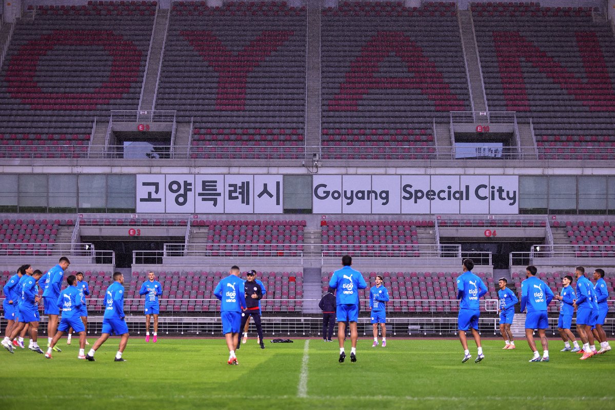 파라과이 선수단 고양 경기장 훈련 장면