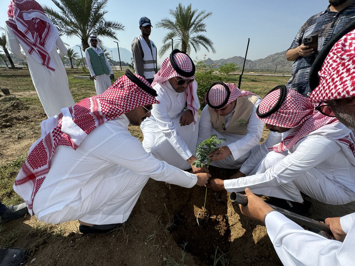 مشاركة البلدية في مبادرة البصمة الخضراء لزراعة 3000 شجرة بالشراكة مع شركة أسمنت المنطقة الجنوبية مصنع تهامة ومكتب وزارة البيئة والمياه والزراعة بمحافظة #العرضيات
.
.
#بلدية_العرضية_الجنوبية
#البصمة_الخضراء 
#التشجير 
<a href="/spcc_sa/">شركة أسمنت المنطقة الجنوبية</a> 
<a href="/MEWA_KSA/">وزارة البيئة والمياه والزراعة</a>