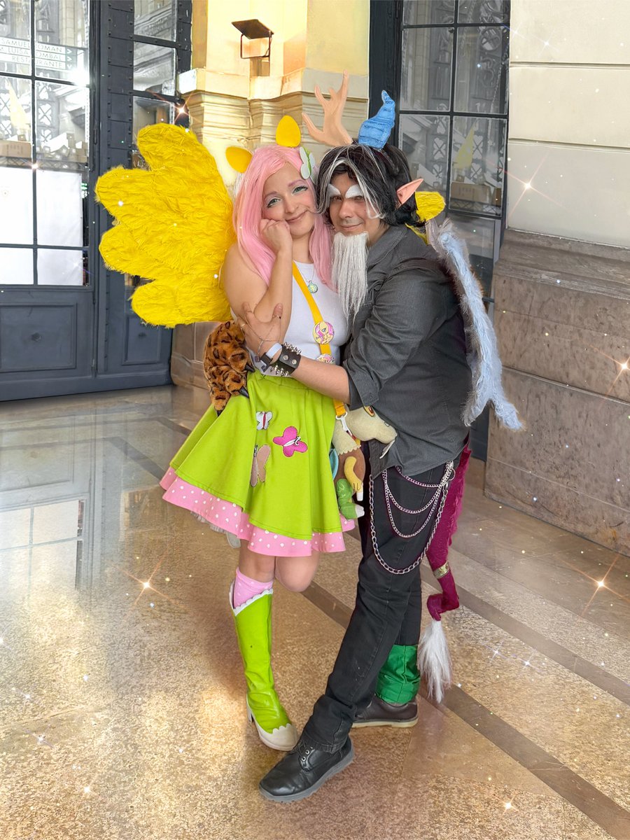 FlutterFlorale's tweet image. Fluttercord cosplay with my hubby🐉🦋
#Fluttershy #MyLittlePony #MLP #Fluttercord