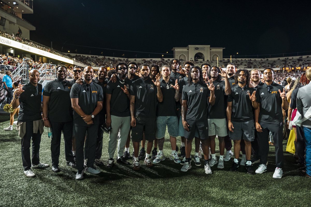 𝙏𝙃𝘼𝙉𝙆𝙎 𝙁𝙊𝙍 𝙃𝘼𝙑𝙄𝙉𝙂 𝙐𝙎, <a href="/TxStateBobcats/">Texas State Bobcats</a> <a href="/TXSTATEFOOTBALL/">Texas State Football</a> 😼

We had a wonderful time getting recognized at our home football game. Season is right around the corner! 😼

#EatEmUp | #NOW