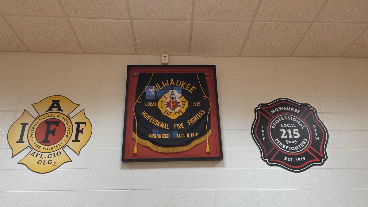UDSHealth's tweet image. Big thanks to 𝐄𝐫𝐢𝐜 𝐃𝐚𝐮𝐧, President of IAFF Local 215, for leading the way in organizing complimentary cancer screenings for Milwaukee Firefighters! 👏
Amazing teamwork from union leaders, chiefs & Ali Ekman made this event a success.
#FirefighterWellness #EarlyDetection