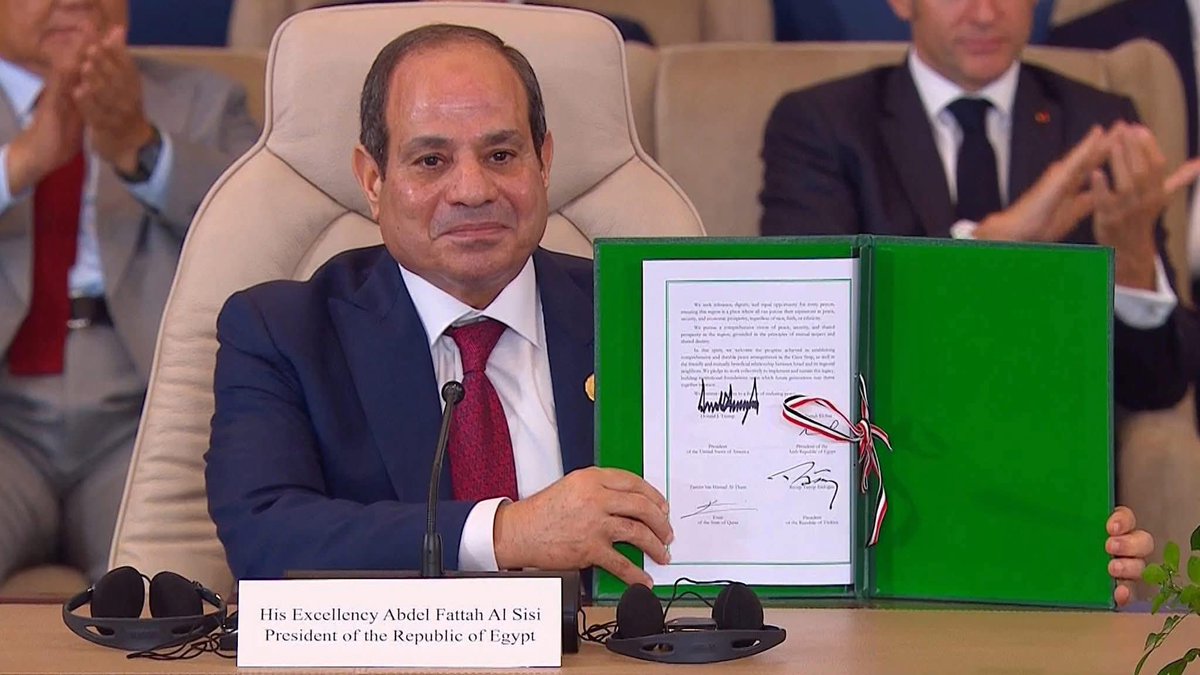 لاتجادلني في وطني ،، فأنا منحاز إليه مهما كانت الصعوبات والتحديات والسقطات ،، تحيا مصر ..
#السيسى