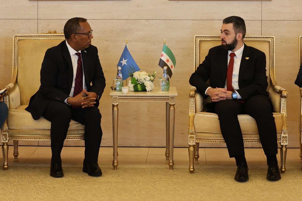 من دواعي سروري أن ألتقي وزير الأشغال العامة وإعادة الإعمار والإسكان في جمهورية الصومال، السيد علمي محمود نور، على هامش منتدى قطر العقاري الثالث.