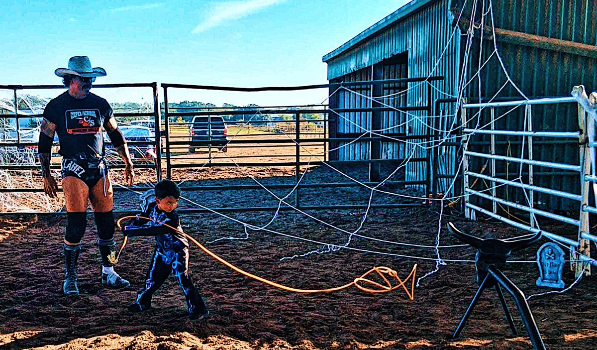 texasdamo's tweet photo. Ocbtober in Texas @360ProTX https://t.co/UwBDjvsZDL
