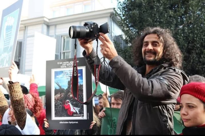necokartal's tweet photo. #ÖLDÜRÜLDÜ
#HakanTosun'u kim ya da kimler katletti?
Hakan Tosun, doğa ve insan  dostu bir gazetecidir.
Maalesef, bir gece  sokakta dövelerek öldürüldü. 
#KatillerKim, neden bu alçakça saldırıyı yaptılar? 
Cinayeti i��leyen  katiller bulunup cezalandırılmalıdır. 
#CinayetVar https://t.co/bjlJxQWty3