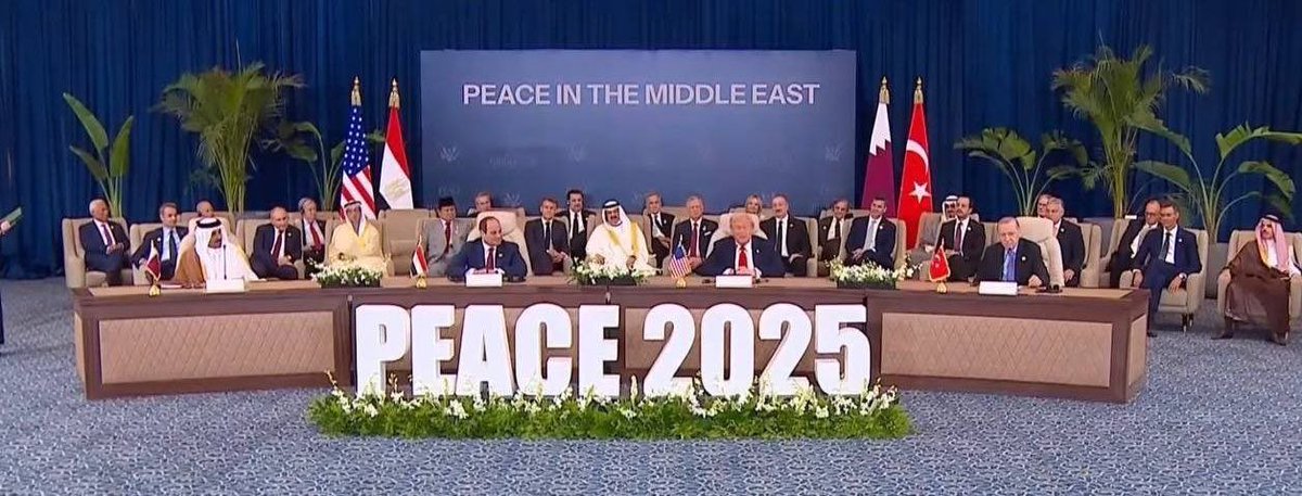2 yıl boyunca meydanlarda "Katil İsrail İşbirlikçi ABD" diye bağıranlar...

ABD elçiliği ve konsolosluğu önüne eylem yapan Müslümanlar...

Bakın iyi görün! Büyük şeytan Trump'ın ne zaman ihtiyacı olsa CB Erdoğan her zaman yanında imiş! 

Tel Aviv'de: "Netenyahu her zaman silah