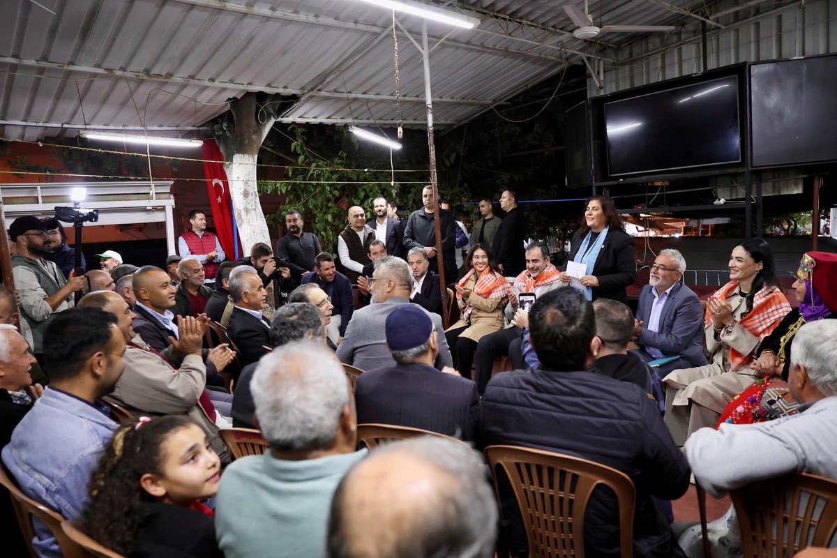 Aydın’ın her bir karış toprağında emeğimiz, alın terimiz, sevgimiz var.
Tarlada izi olanın harmanda yüzü olur derler ya; biz de bugün o inançla mahalle mahalle, sokak sokak geziyor, gece gündüz demeden vatandaşlarımızı dinliyoruz. 🌾

Efeler’e bağlı Kızılcaköy’de ne isteniyorsa,