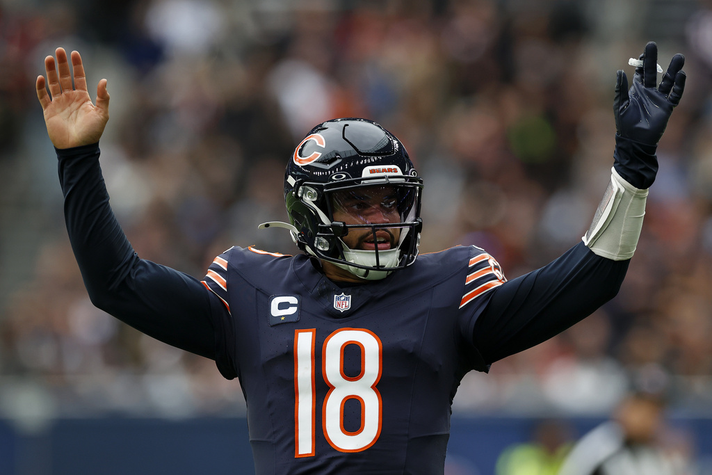 PFHOFAmbassador's tweet photo. CALEB WILLIAMS, @ChicagoBears QB -
In 2025, Williams, has received an Average Time to Throw of 3.26 seconds - 3rd best in NFL - and made 8 Big Time Throws - ranking 7th out of 55 QBs (Per PFF) #BearDown #DaBears #Bears #chicagobears #MNF #MondayNightFootball #CHIvsWAS #NFLweek6