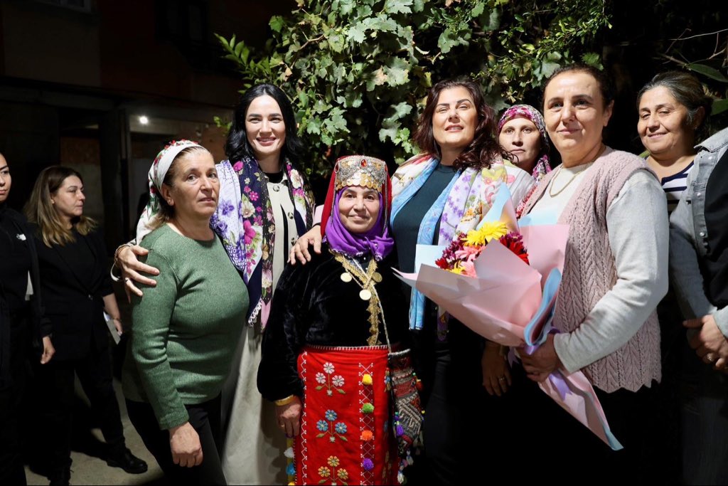 Çünkü biz Aydın’ı birlikte büyütüyor, birlikte güzelleştiriyoruz.
Her bir karış toprağına sevgimizi, emeğimizi, umudumuzu ekiyoruz.

#halkınsözü