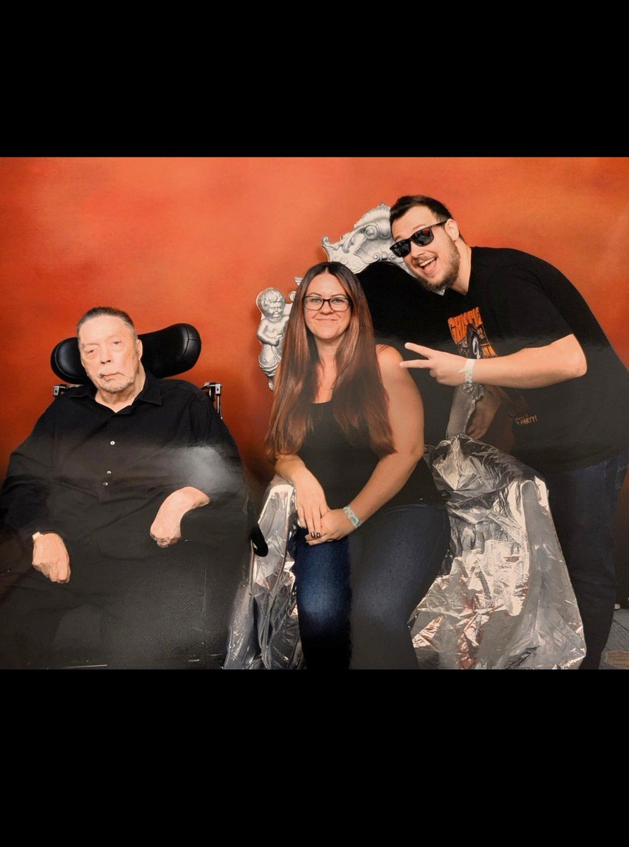 My sister and I got to meet the legendary Tim Curry. 🎈🎈🎈
