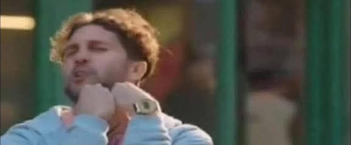 بدري اوي يا سعدون بدري اوي ع الجاكت البامب اللي انت لابسه ده