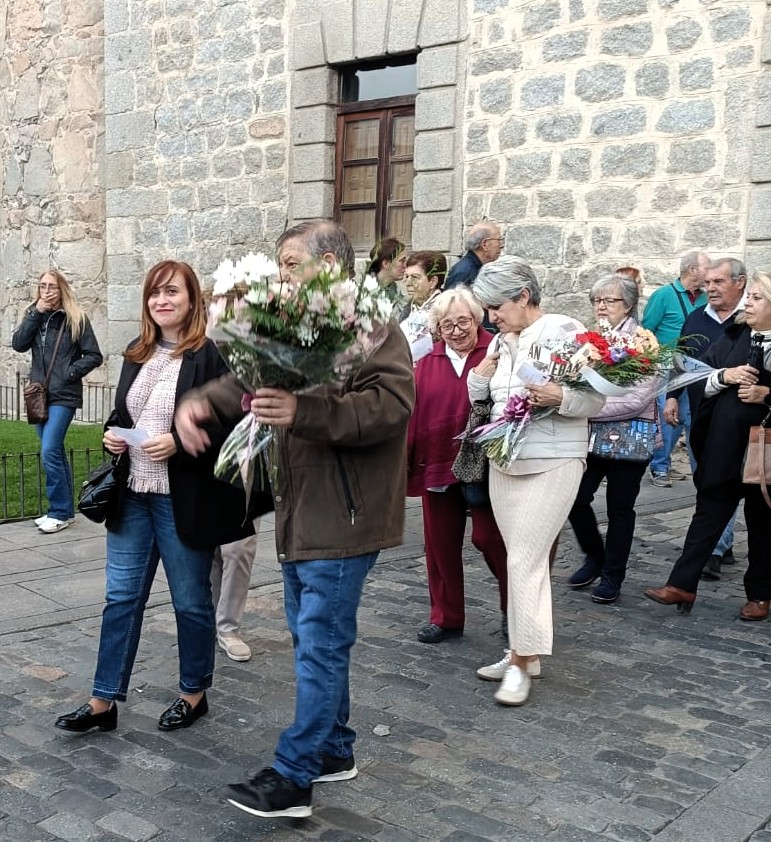 Esta tarde hemos participado en la ofrenda floral a Santa Teresa.

Acompañados por <a href="/javierdelrealha/">Javier del Real</a> y su ballet y por otros miembros de asociaciones e instituciones abulenses.

¡¡¡Viva Santa Teresa!!!