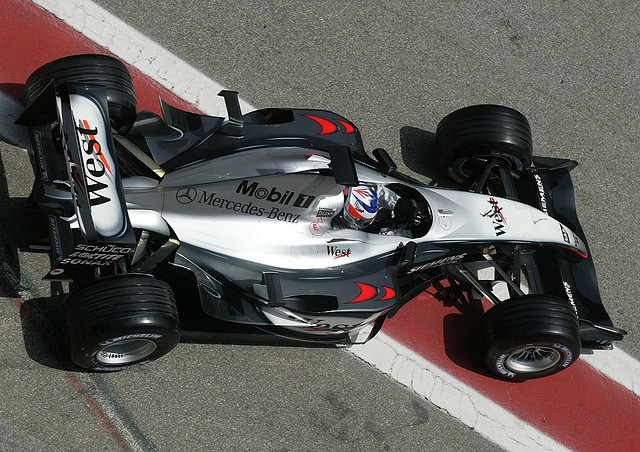 UnracedF1's tweet image. Who remembers the Unraced McLaren MP4-18 from 2003? #F1 #RetroF1