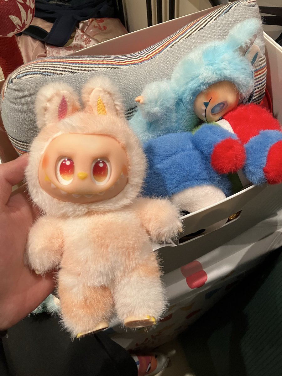 Don't always fantasize that you can eat all the opportunities. As long as you can seize a big opportunity and send it into the soul, that's enough; then use money to make money.