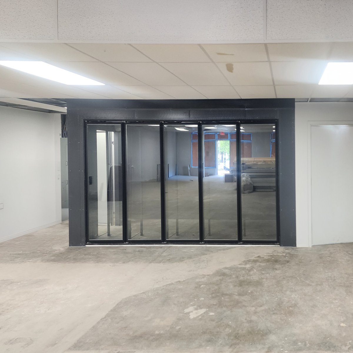 AllCoolers's tweet image. Check out this walk-in! An 8'x15'x8'H with cam-locking panels, a left-hinged door, and five matte black glass doors. Inside, vapor-proof lighting and a panel-mount thermometer keep everything chill.

#WalkInCooler #CustomBuild #Refrigeration #AllProCoolers #ProjectHighlight