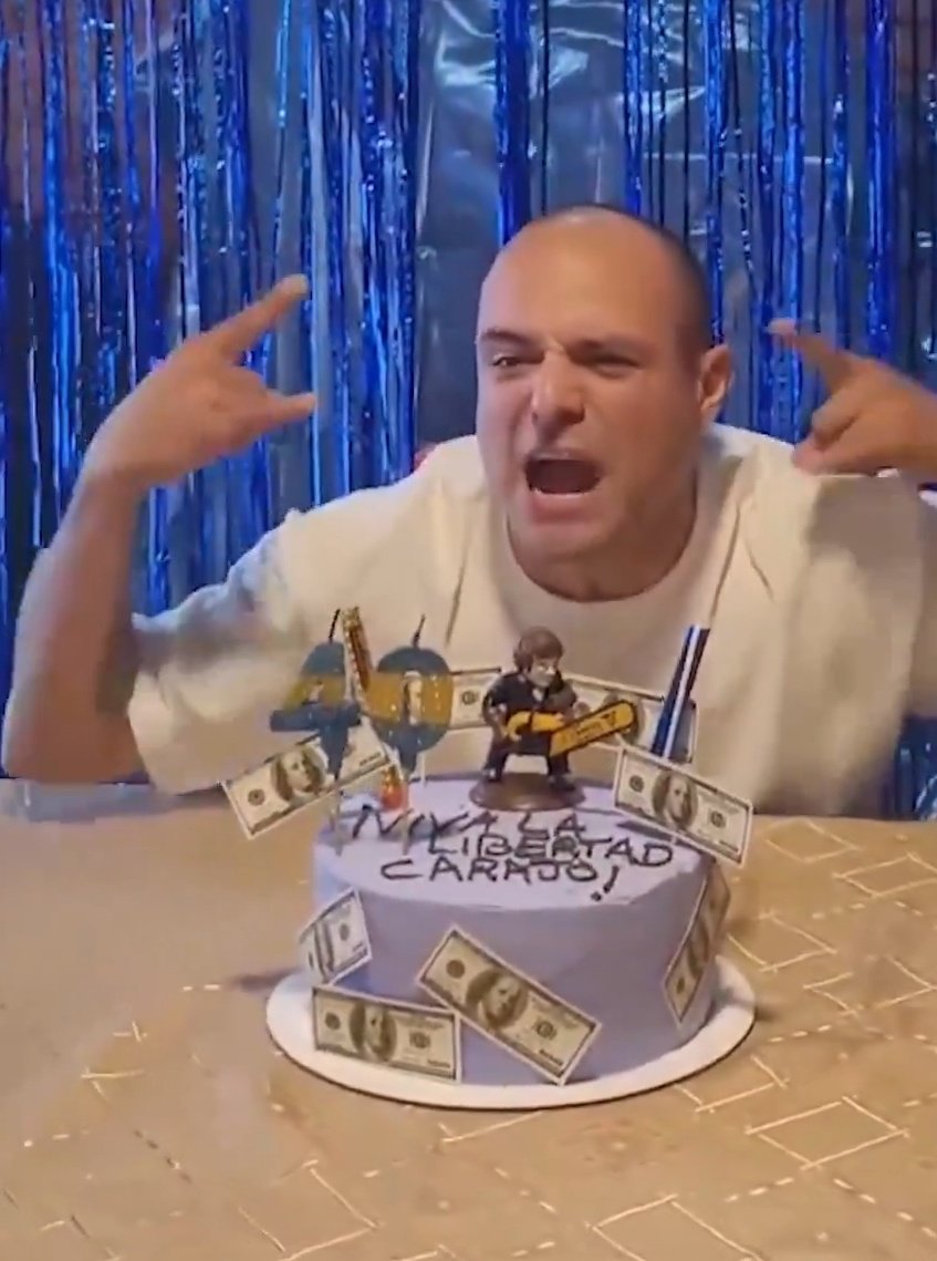 Cuarenta (40) años, cuatro décadas completas. 7 presidentes, 10 mundiales, 4 Papas.