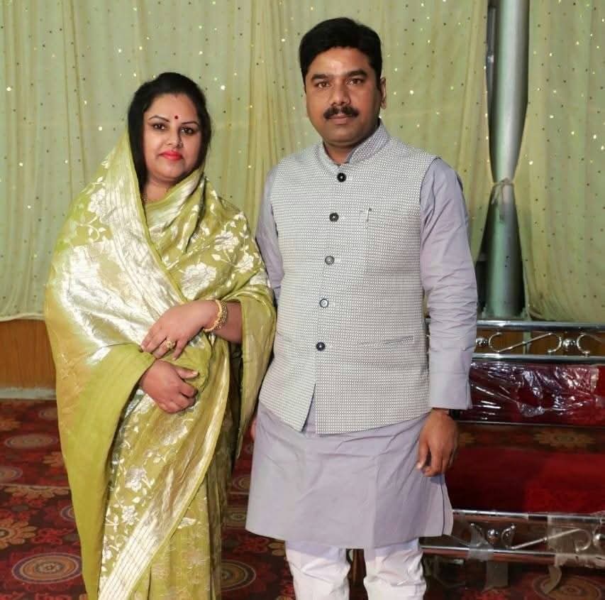 #बधाई💐
लोकप्रिय भाजपा नेता,सेमरिया के पूर्व विधायक,बड़े भाई आदरणीय #के_पी_त्रिपाठी जी एवं भाभी जी श्रीमती #ज्योति_त्रिपाठी को वैवाहिक वर्षगांठ की हार्दिक बधाई सुभकामनाएँ।
चिरहुलनाथ स्वामी की कृपा सदैव आप दोनों के ऊपर बनी रहे।
<a href="/Bjp4Rewa/">BJP REWA</a> <a href="/kptripathibjp/">KP Tripathi</a>