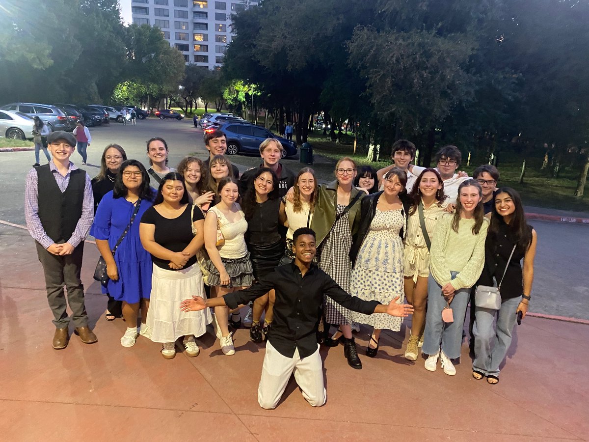SheltonSchool's tweet image. Upper School Performing Arts Club attended the comedy Noises off at Dallas Theater Center on October 9th. 30 US students & faculty enjoyed the evening!
#Shelton50 #LearningWithoutLimits #sheltonfinearts