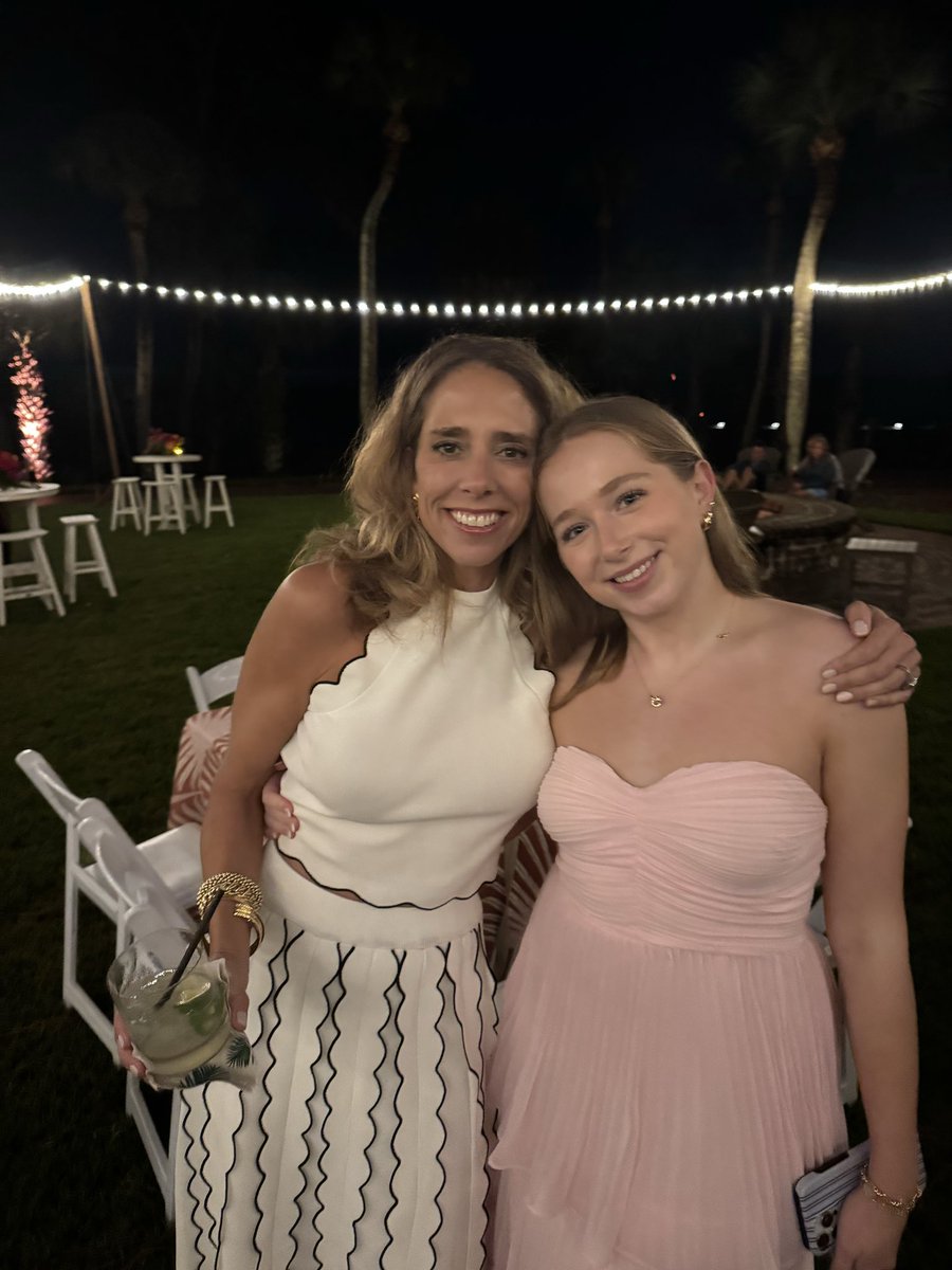 julie saxon tweet media