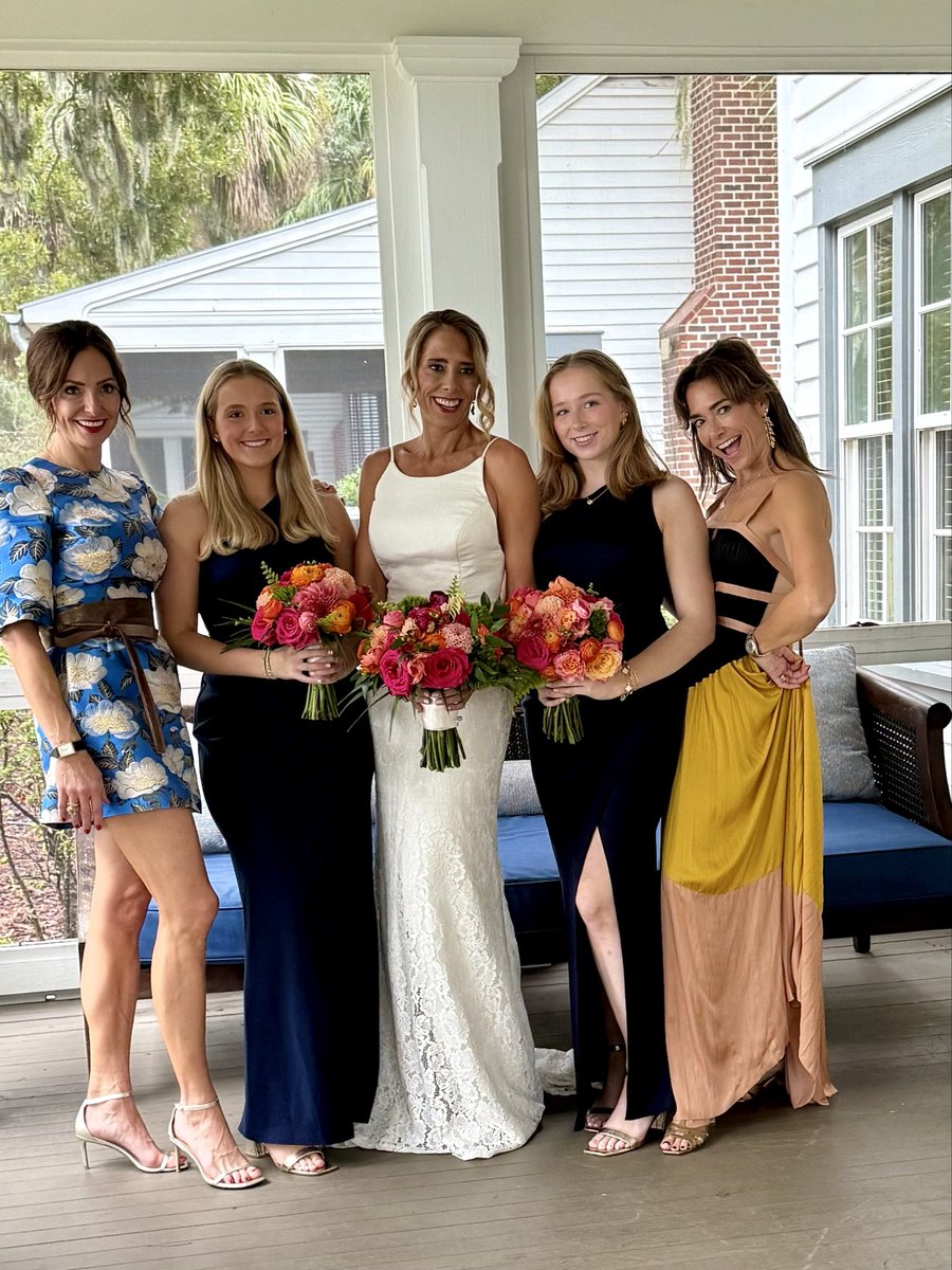 julie saxon tweet media