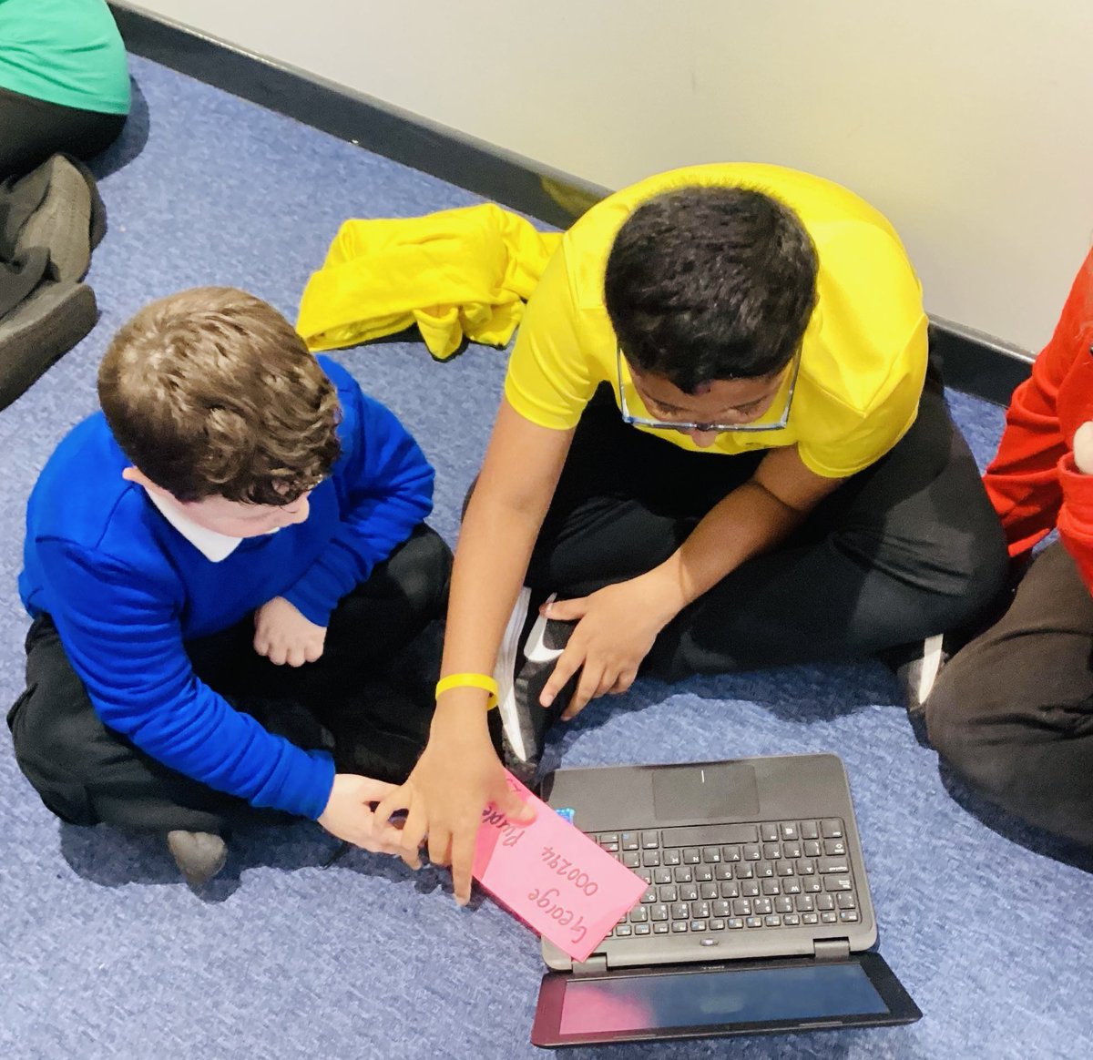 orchardsac's tweet image. It was wonderful to see buddy learning happening between year 6 and year 1 as they collaboratively work together on their typing skills. 💻
Well done everyone! 👏🏻👏🏻 #Collaboration #weareinquisitive #computing @greenheartLP 💚