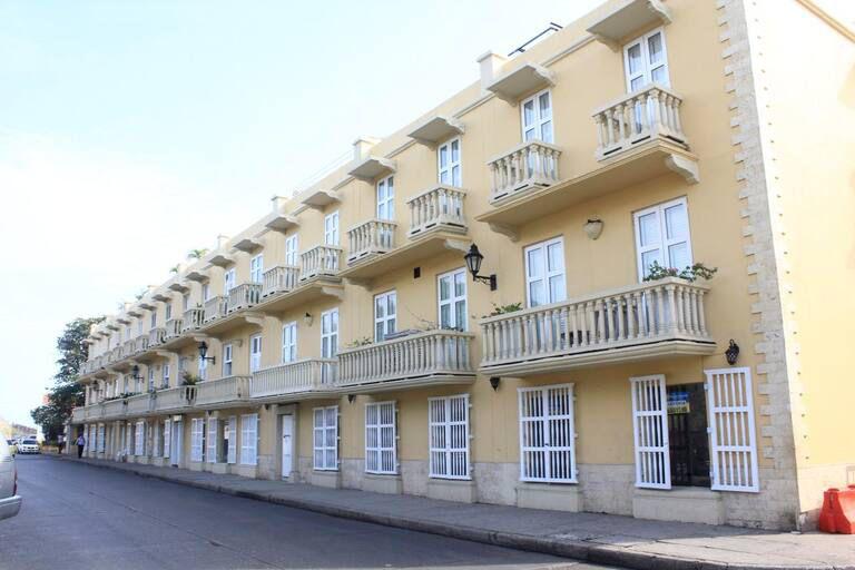 Seguimos ejerciendo AUTORIDAD en #Cartagena. 

Les cuento. Resulta que en atención a decenas de quejas vecinales sobre consumo de drogas, fiestas y diferentes polémicas en un inmueble del edificio Santo Domingo, nuestra <a href="/controlurbano_/">Dirección de Control Urbano CTG</a> resolvió un recurso de apelación por