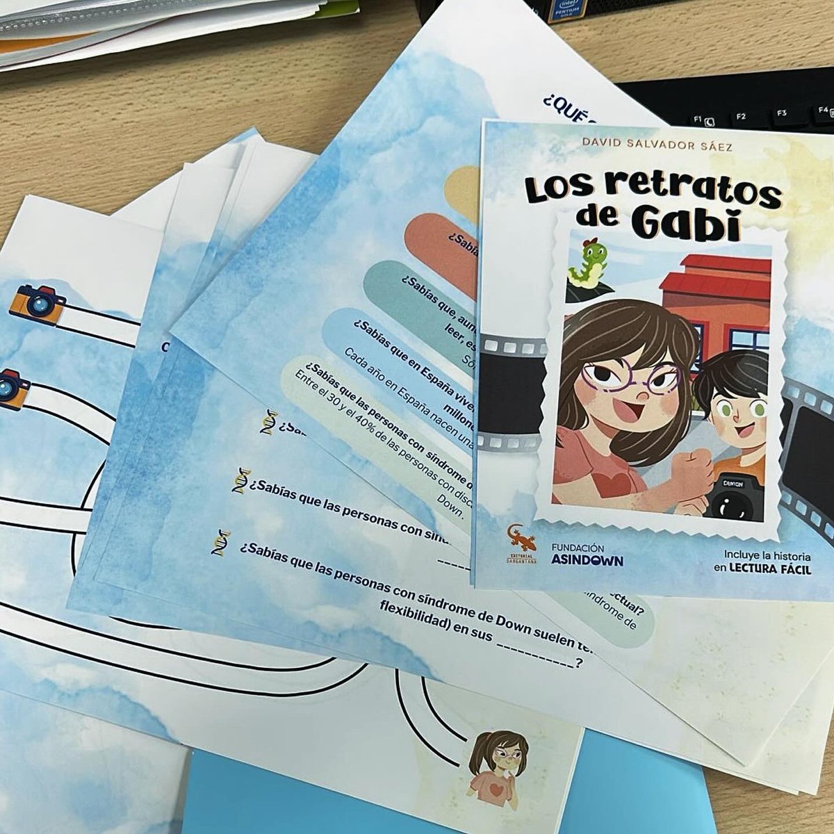 👉🏻Siempre estaré muy orgulloso de haber realizado este maravilloso proyecto para <a href="/ASINDOWN/">ASINDOWN</a> junto a <a href="/Ed_Sargantana/">Editorial Sargantana</a> 

✔️Si fuiste un colegio afectado por la #DANA del año pasado ponte en contacto conmigo o con <a href="/ASINDOWN/">ASINDOWN</a> para recibir algunos ejemplares.

#asindown #davidsalvadorsaéz