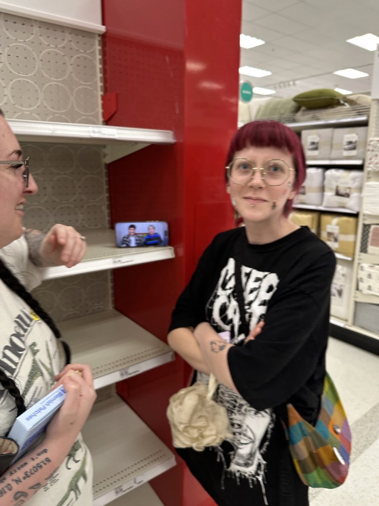 K1CKTHEPJ's tweet image. WHAT