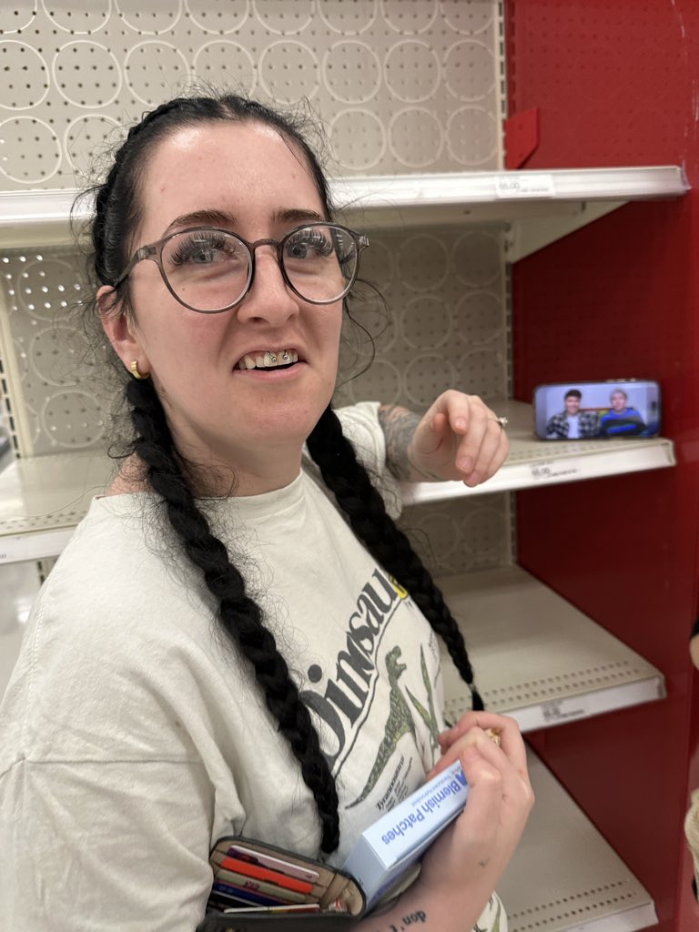 K1CKTHEPJ's tweet image. WHAT