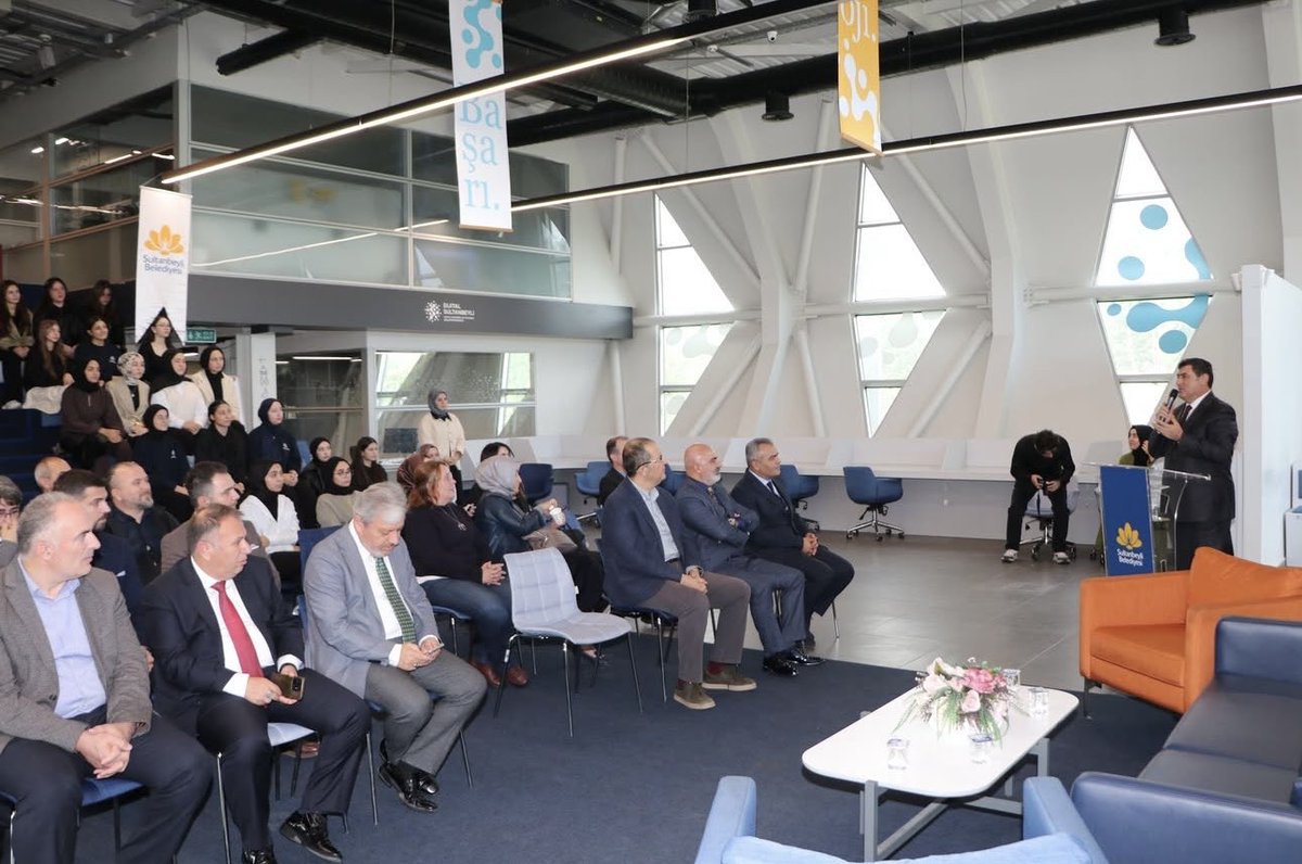 SultanbeyliC's tweet image. okul müdürümüz Mehmet TOK’a, proje koordinatörümüz Hasip ALTIN’a, projelere bizzat katılımcı olan öğrenci ve öğretmenlerimize ayrı ayrı teşekkür ederiz.. 

#erasmusdays #erasmusplus #erasmusplusproject 

📍Sultanbeyli Dijital Dönüşüm Ofisi