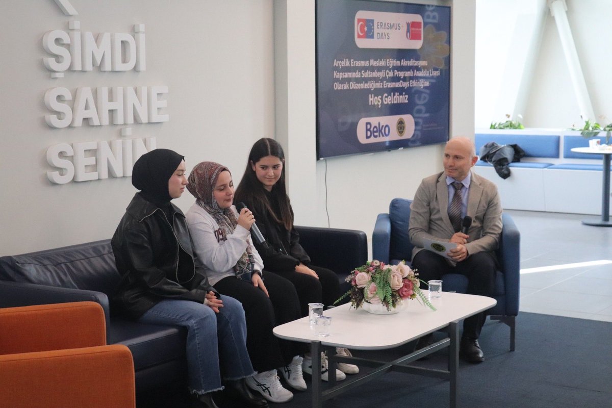 SultanbeyliC's tweet image. okul müdürümüz Mehmet TOK’a, proje koordinatörümüz Hasip ALTIN’a, projelere bizzat katılımcı olan öğrenci ve öğretmenlerimize ayrı ayrı teşekkür ederiz.. 

#erasmusdays #erasmusplus #erasmusplusproject 

📍Sultanbeyli Dijital Dönüşüm Ofisi