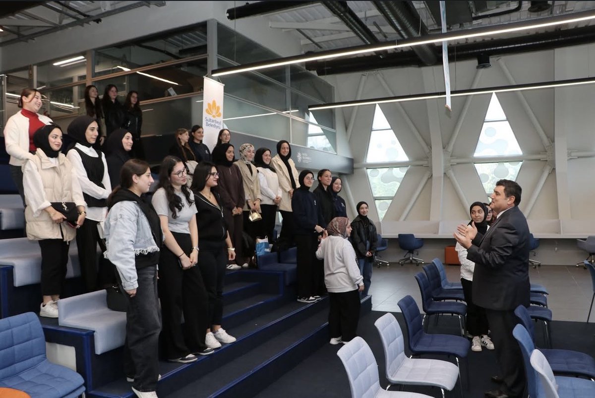 SultanbeyliC's tweet image. okul müdürümüz Mehmet TOK’a, proje koordinatörümüz Hasip ALTIN’a, projelere bizzat katılımcı olan öğrenci ve öğretmenlerimize ayrı ayrı teşekkür ederiz.. 

#erasmusdays #erasmusplus #erasmusplusproject 

📍Sultanbeyli Dijital Dönüşüm Ofisi