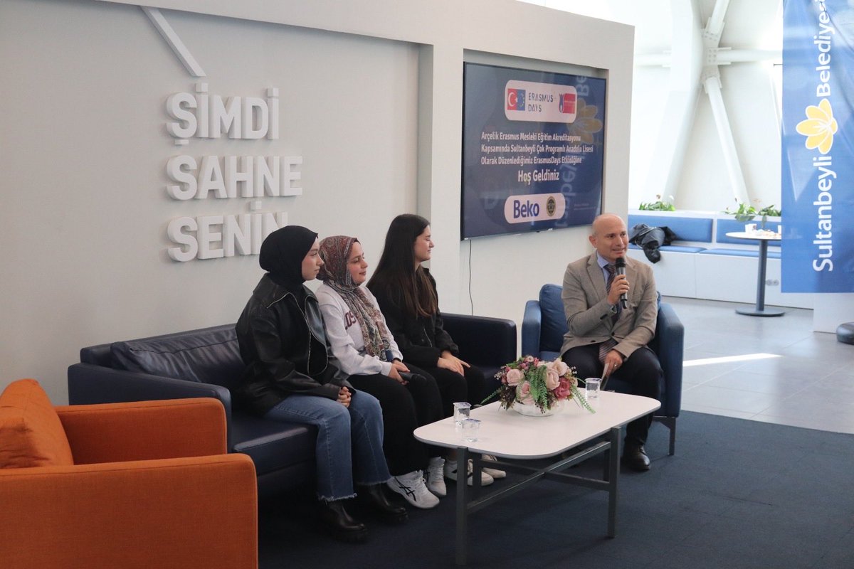 SultanbeyliC's tweet image. okul müdürümüz Mehmet TOK’a, proje koordinatörümüz Hasip ALTIN’a, projelere bizzat katılımcı olan öğrenci ve öğretmenlerimize ayrı ayrı teşekkür ederiz.. 

#erasmusdays #erasmusplus #erasmusplusproject 

📍Sultanbeyli Dijital Dönüşüm Ofisi