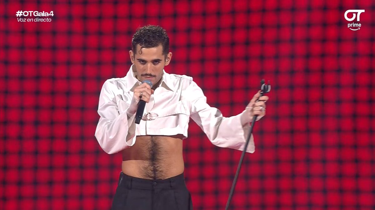 Si ves esta imagen, lo último que piensas es que Carlos esté cantando un tema de La Quinta Estación.
#OTGala4