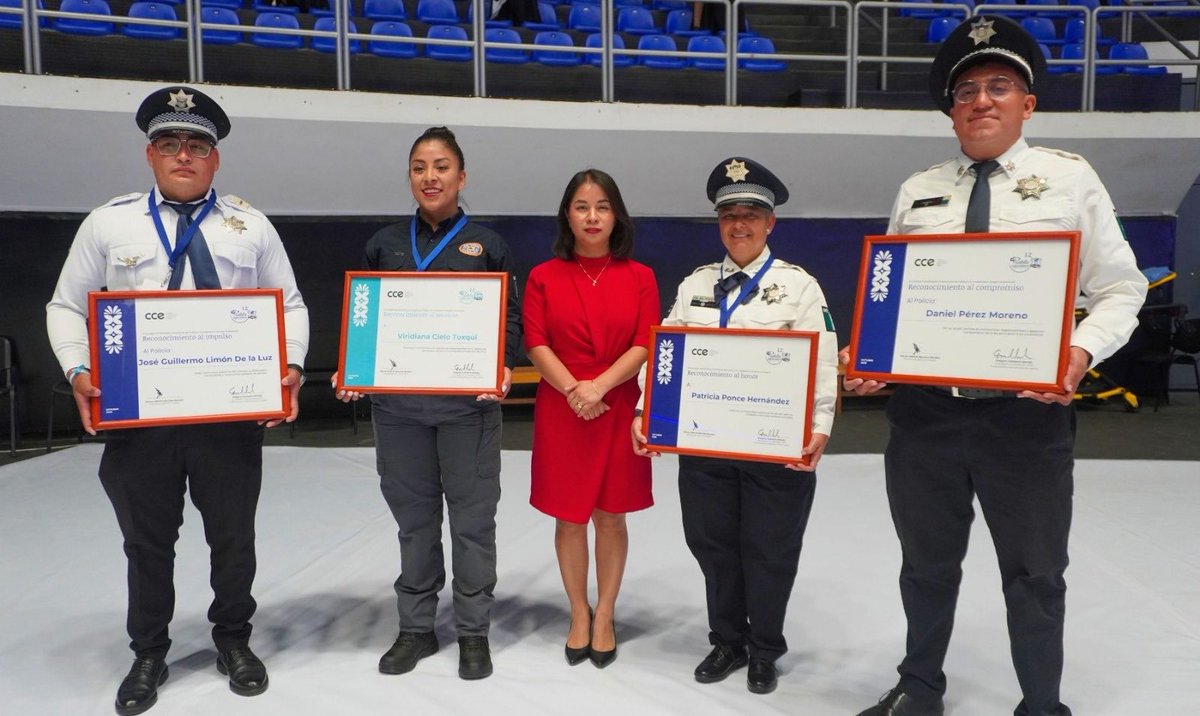 SSPPCSnAndresCH's tweet image. 🙌🏻 ¡La #SSPPC está orgullosa de ustedes! 

👏🏻 Felicitamos a nuestras y nuestros compañeros que fueron reconocidos en la 12ª edición del Programa #PueblaAgradece, organizado por el @CCEPuebla. 

🧵 1/2