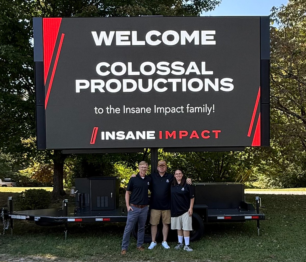 ColossalEvents0's tweet image. 🔥 Big news: #ColossalProductions now owns the MAX169 #LEDTrailer from @InsaneImpact. 16’x9’ HD LED wall • 7,500 NITS brightness • Weatherproof • On-board power • 360° rotation. For more information check out our blog at colossalproductions.com/colossal-blog/…